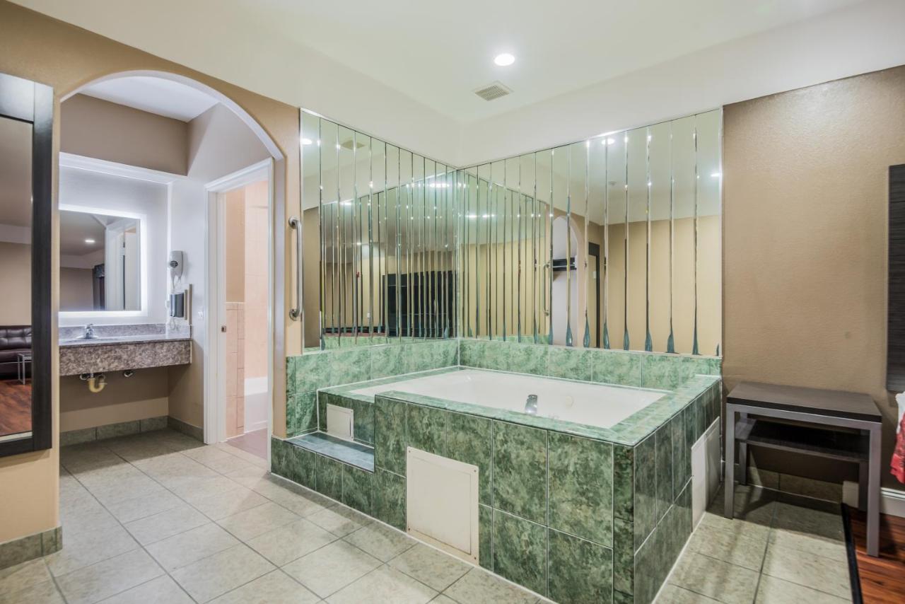 Scottish Inns & Suites Iah Airport-Beltway 8 Aldine ภายนอก รูปภาพ